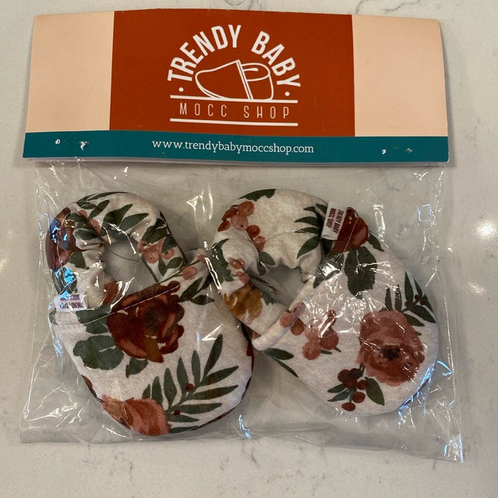 Trendy Baby Mocc Shop Floral Print Moccasins Soft Sole Shoes Size 3-6 Months